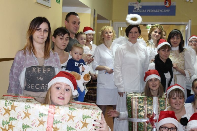 szpital RCZ w Lubinie - Mikołajki od wolontariuszy KGHM (14)