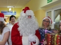 szpital RCZ w Lubinie - Mikołajki od wolontariuszy KGHM (3)