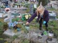 wolontariusze-KGHM-na-lubińskim-cmentarzu-12