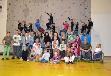 Niepełnosprawni na ścianie