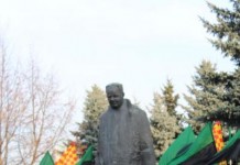 Kwiaty i hołd Wyżykowskiemu