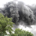 Kłęby dymu nad Lubinem – płoną głównie opony