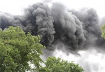 Kłęby dymu nad Lubinem – płoną głównie opony