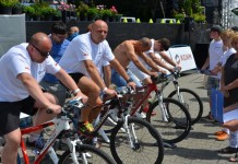 Jeden cel, trzy kontynenty