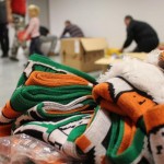 Miedziany Mikołaj pakuje sanie