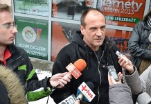 Kukiz pokazuje listy