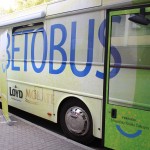 Wolontariusze KGHM i słodki autobus