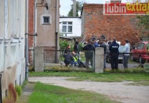 Wyjaśniają upadek z dachu