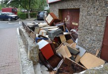 Syf pod śmietnikami