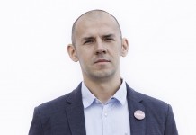 Cacek: Łamanie demokratycznych standardów