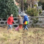 Sprzątali pod cmentarzem