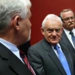 Jeździ po kraju i krytykuje