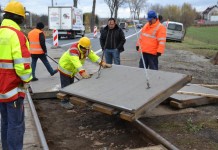 Znowu naprawiają przejazd kolejowy