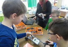 Lego robotyka w bibliotece – FOTO