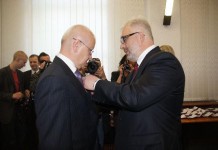 Przestępca w końcu pozbawiony odznaczenia