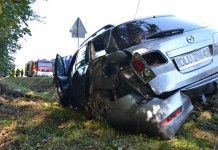 Mazda wylądowała w rowie