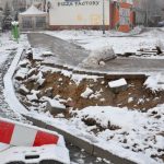 Samochody jeżdżą,a piesi grzęzną w błocie