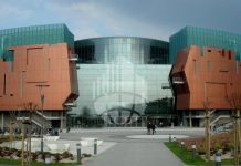 Zbierają pieniądze w galerii