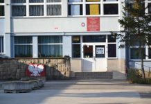 Tajemnica pchnięcia w szkole na wizji