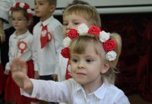 Przedszkolaki z okazji Święta Niepodległości – FOTO