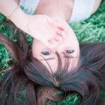 Dlaczego wypadają włosy – trycholog radzi