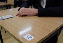 Gimnazjaliści w trakcie egzaminów