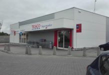 Tesco zwalnia i zamyka w Ścinawie