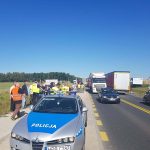 Protestując blokują drogę. Trudności w przejeździe za Polkowicami