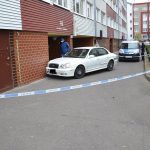 Rozbili auto i gonili z maczetami