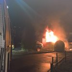 Pożar tuż przy parkingu