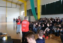 Obalają mity, przekazują fakty