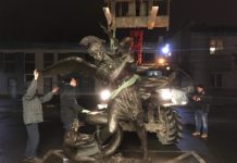 Pomnik Archanioła na lubińskim rynku