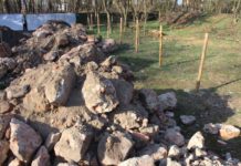 Śmierdząca ziemia i gruz w sercu Parku Leśnego – FOTO