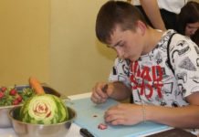 Drzwi otwarte i…. szpaki – FOTO