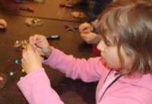 Miedziane błyskotki robione przez dzieci – FOTO