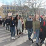 Marsz protestacyjny młodzieży i nauczycieli ZS 2