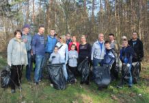 Posprzątali las przy pętli, czyli radni w akcji – FOTO