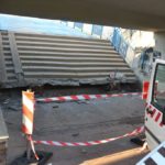 Kładka zawaliła się, droga zamknięta