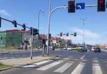 Wjechał w pojazd uprzywilejowany. Dwie osoby w szpitalu