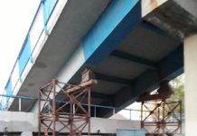 Rozbiorą uszkodzoną część kładki na Przylesiu. Co dalej?