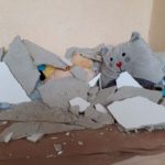 Kilogramy tynku spadły z sufitu. Dziecko cudem uniknęło tragedii