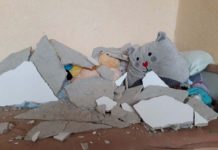 Kilogramy tynku spadły z sufitu. Dziecko cudem uniknęło tragedii