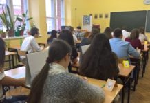 Psycholodzy radzą słuchać i wspierać młodzież