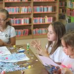 Wakacje w bibliotece, czyli ogrom plastycznych atrakcji