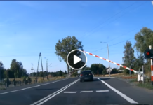 Między szlabanem a pociągiem pędzącym 120km/h. Rozsławił Lubin na całą Polskę