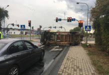 Pick-Up przewrócił się na Legnickiej – foto