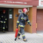 Dym w na klatce na Skłodowskiej – foto