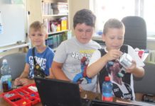 Krokodyle, goryle i małpki z lego, czyli robotyka w bibliotece – FOTO