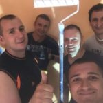 Wolontariusze KGHM prawie kończą remont u samotnej matki – FOTO