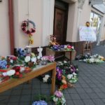 Kiermasz niedrogich stroików nagrobnych wykonanych przez niepełnosprawnych – FOTO